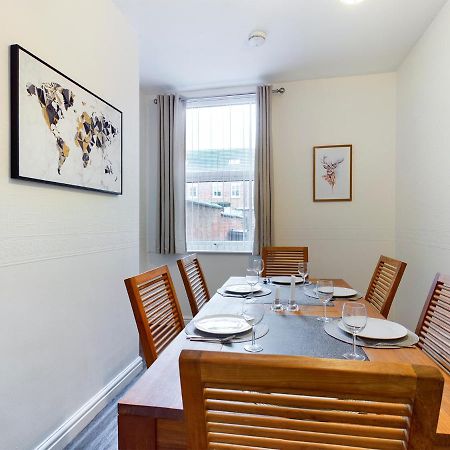 Cheerful 3 Bedroom Home With Free Parking And Wifi Честер Екстер'єр фото