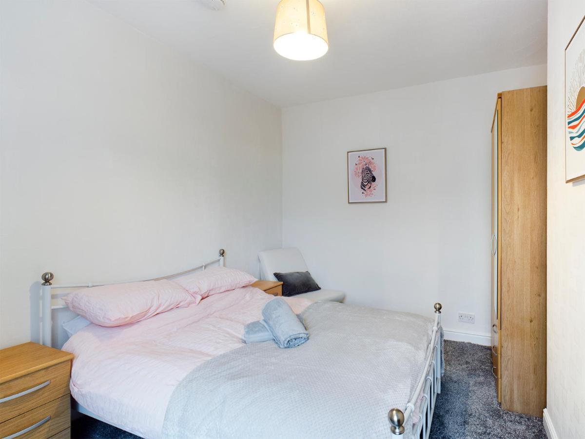 Cheerful 3 Bedroom Home With Free Parking And Wifi Честер Екстер'єр фото