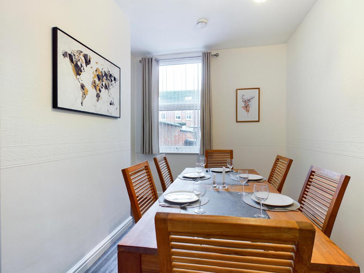 Cheerful 3 Bedroom Home With Free Parking And Wifi Честер Екстер'єр фото