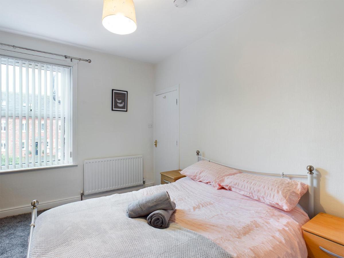 Cheerful 3 Bedroom Home With Free Parking And Wifi Честер Екстер'єр фото
