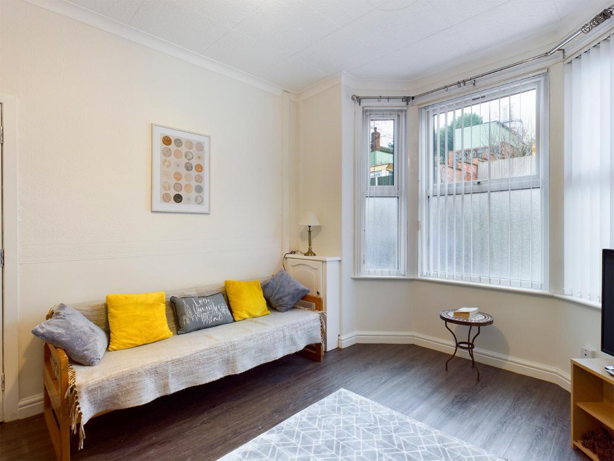 Cheerful 3 Bedroom Home With Free Parking And Wifi Честер Екстер'єр фото