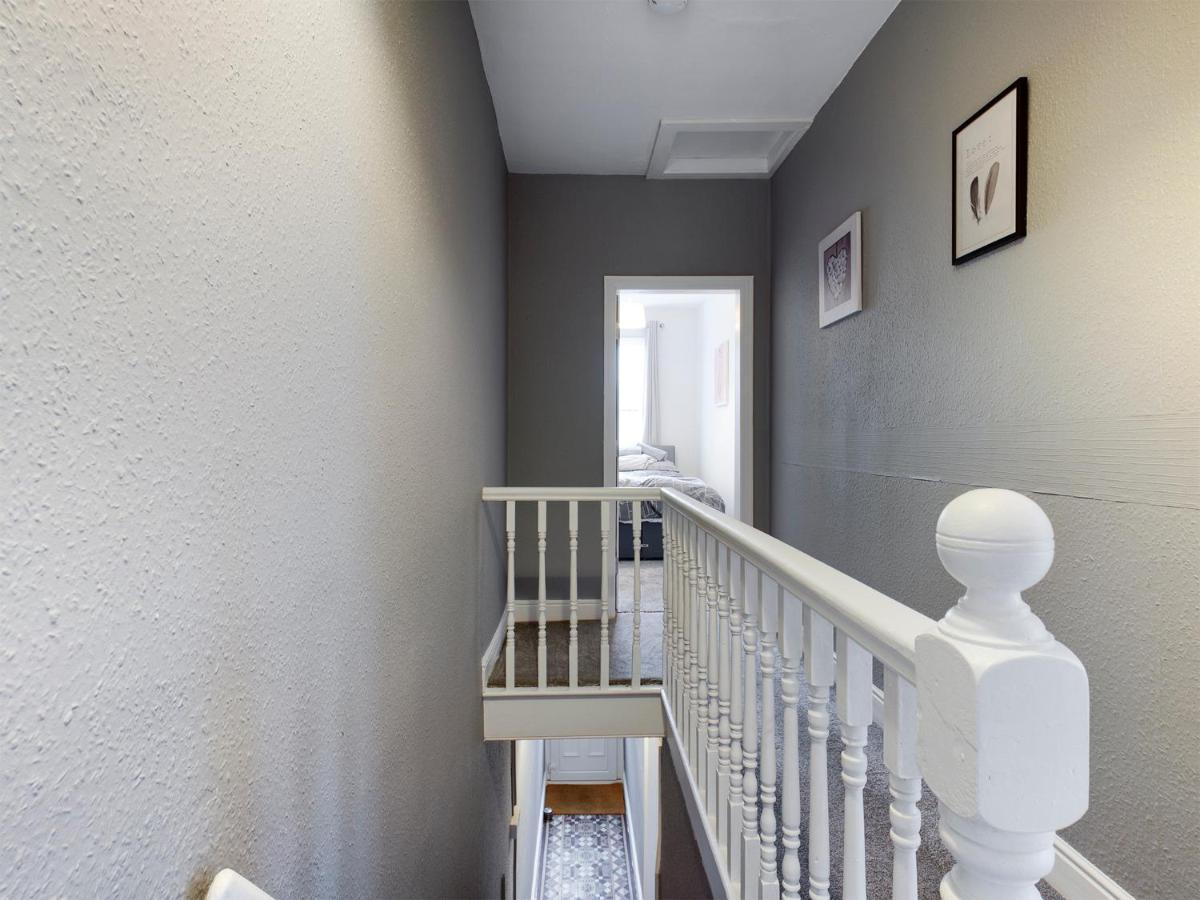 Cheerful 3 Bedroom Home With Free Parking And Wifi Честер Екстер'єр фото