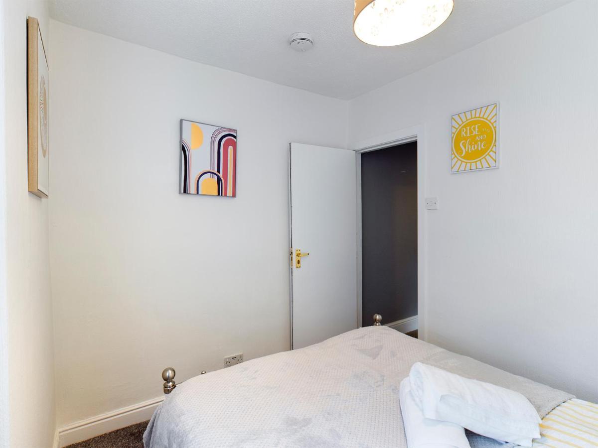 Cheerful 3 Bedroom Home With Free Parking And Wifi Честер Екстер'єр фото