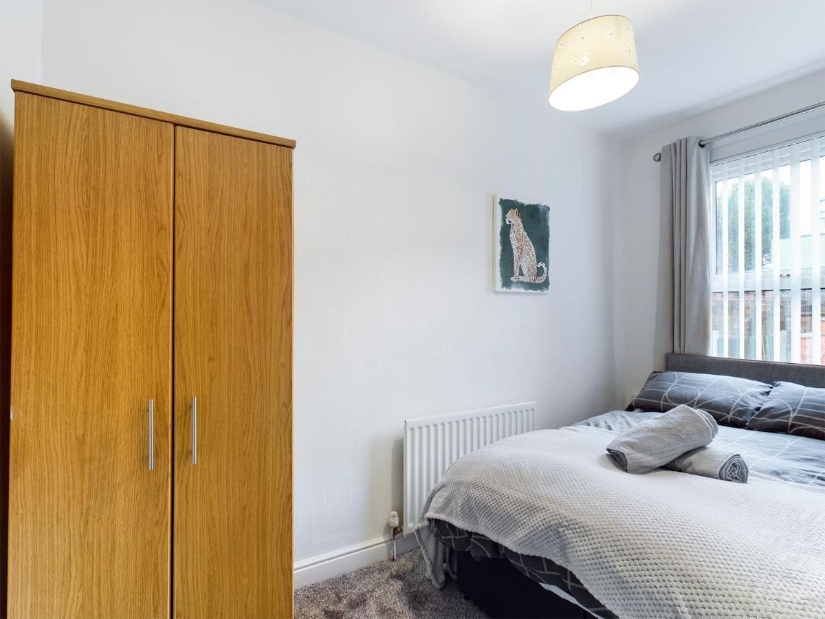 Cheerful 3 Bedroom Home With Free Parking And Wifi Честер Екстер'єр фото