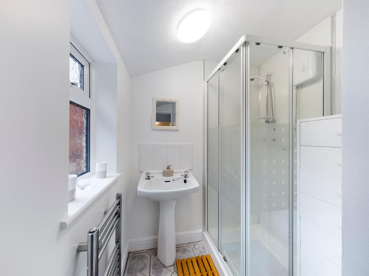 Cheerful 3 Bedroom Home With Free Parking And Wifi Честер Екстер'єр фото