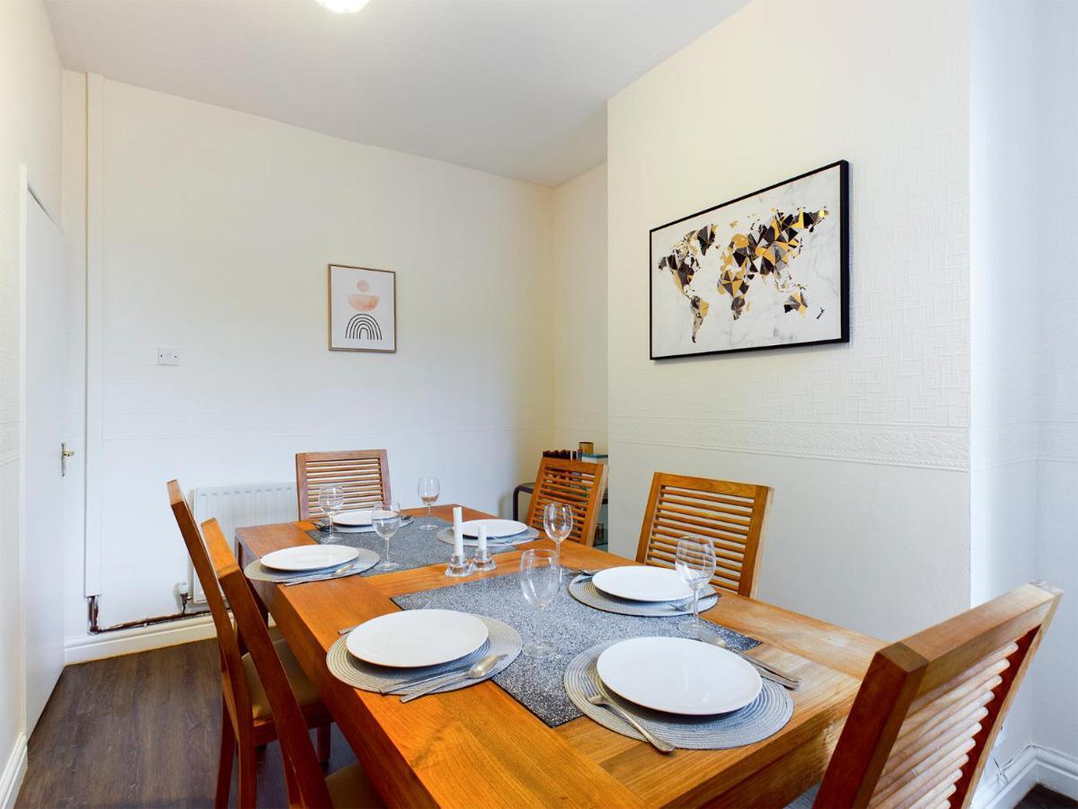 Cheerful 3 Bedroom Home With Free Parking And Wifi Честер Екстер'єр фото